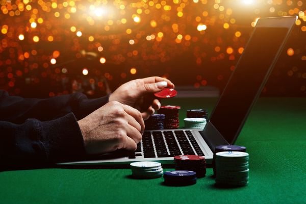 Live dealer at 7mcn lottery roulette table
